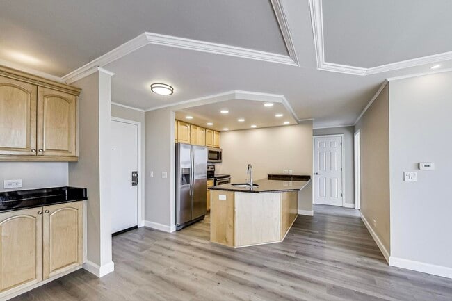 Building Photo - 1 Renaissance Pl