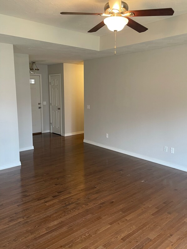 Building Photo - 752 N Cox Ave