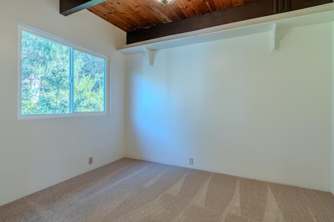 Building Photo - 990 Mirador Terrace