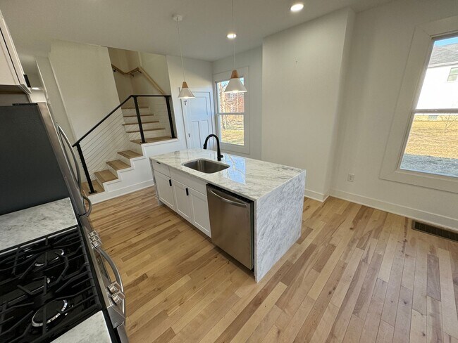 Building Photo - 2 Bedroom - Weiland Park