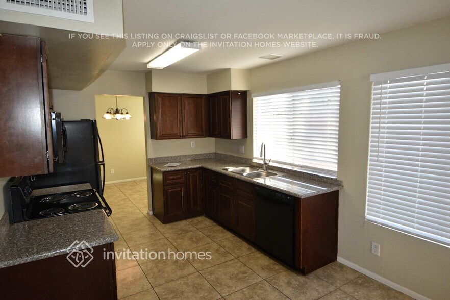 Building Photo - 2320 W Beck Ln