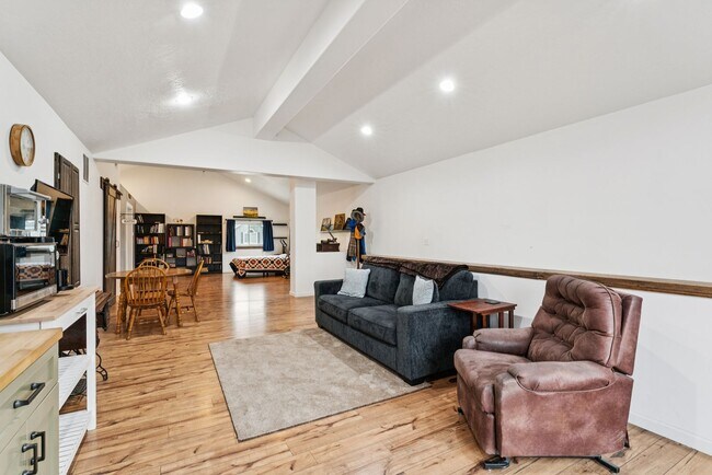 Building Photo - Spacious 4 Bed + Bonus | 3 Bath | 2,760 Sq Ft | Star, Idaho