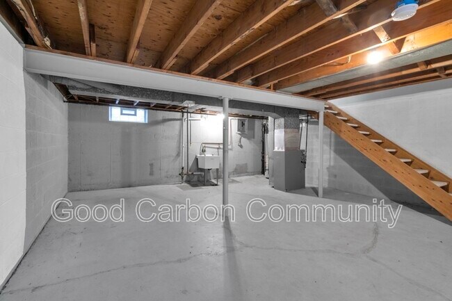 Building Photo - 15 Janice St