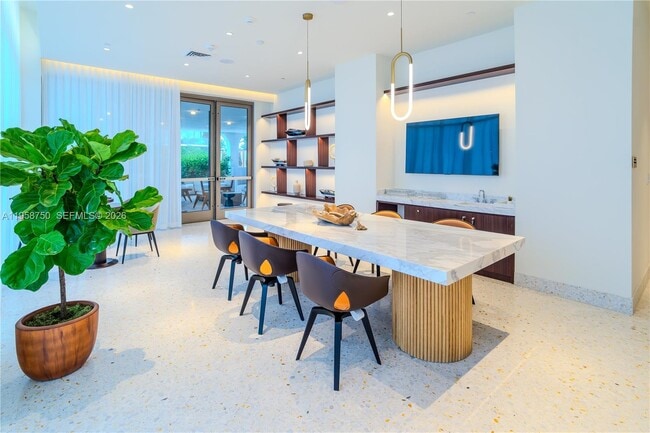 Building Photo - 2678 Tigertail Ave