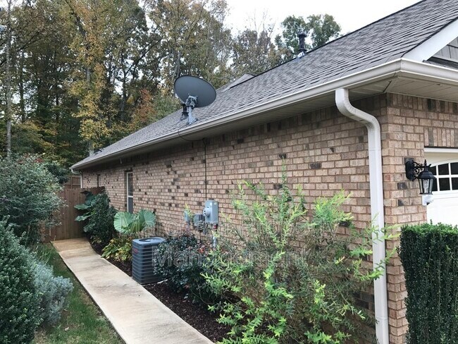 Building Photo - 500 Airdale Ln