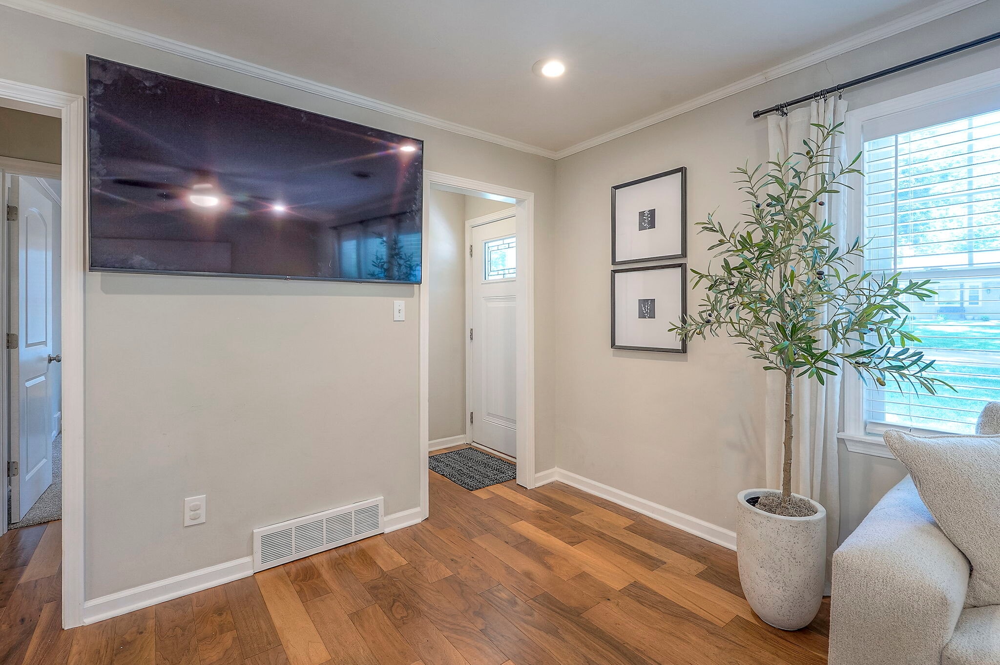 Building Photo - 2507 W 79th St