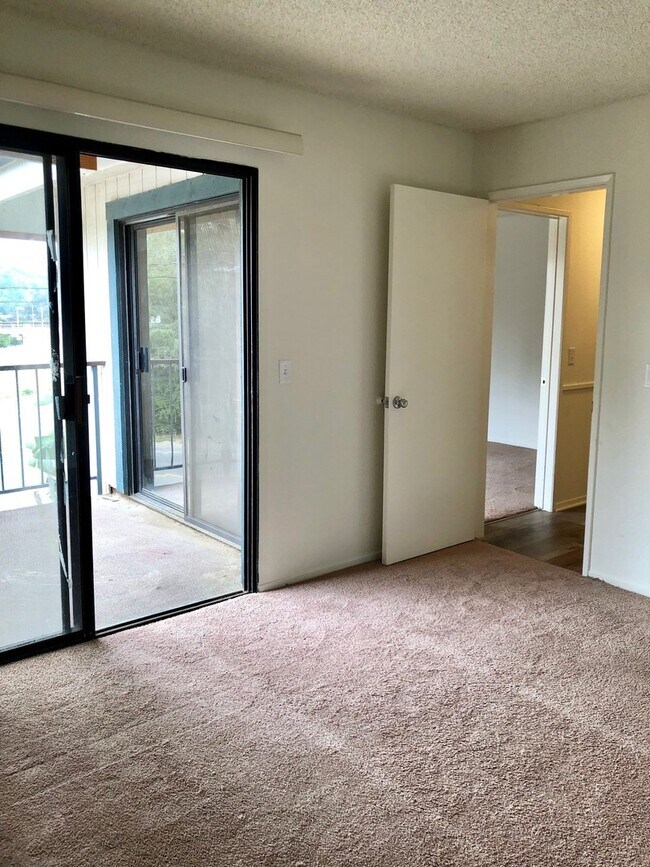 Building Photo - West Ventura Apartment