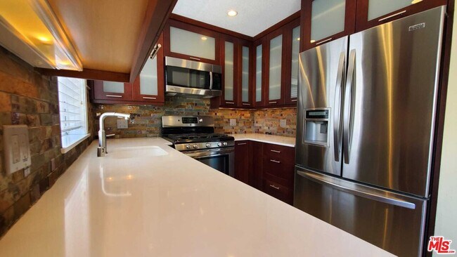 Building Photo - 7320 Balboa Blvd