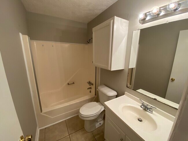 Building Photo - NOW OFFERING FIRST FULL MONTH FREE IF MOVE...