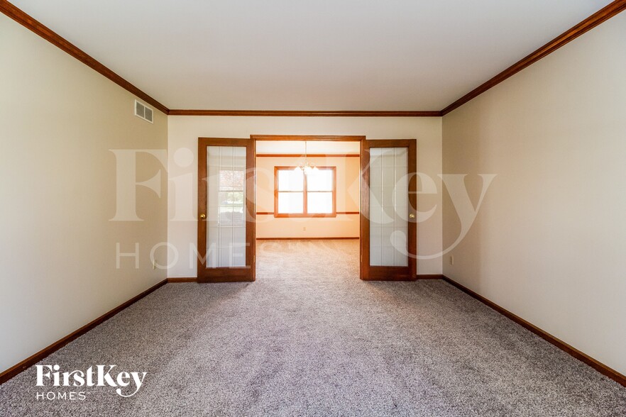 Building Photo - 7247 Cinnamon Woods Dr