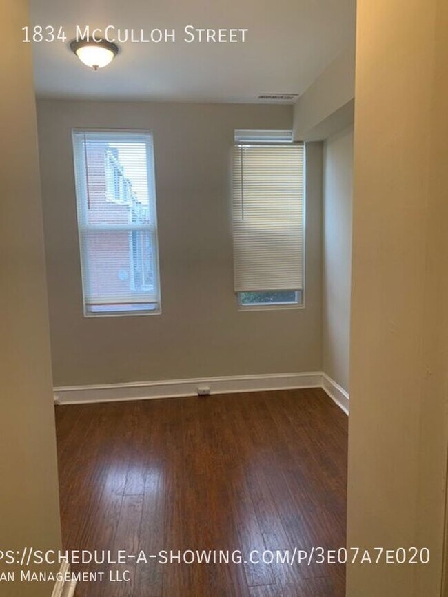 Building Photo - Enormous Rowhome in Madison Park - Close t...