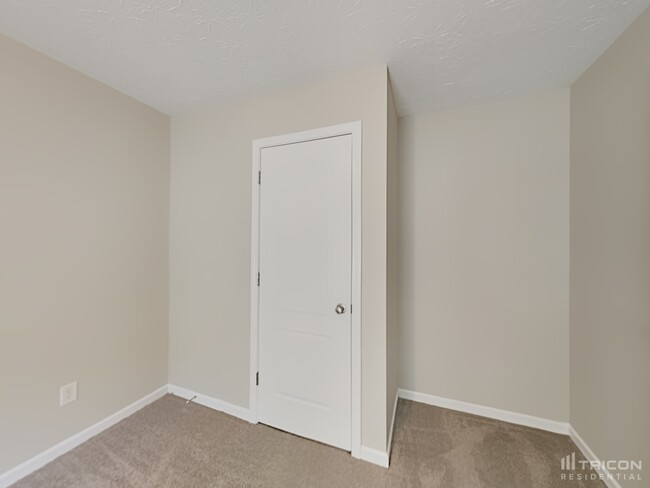 Building Photo - 6469 Snowden Dr