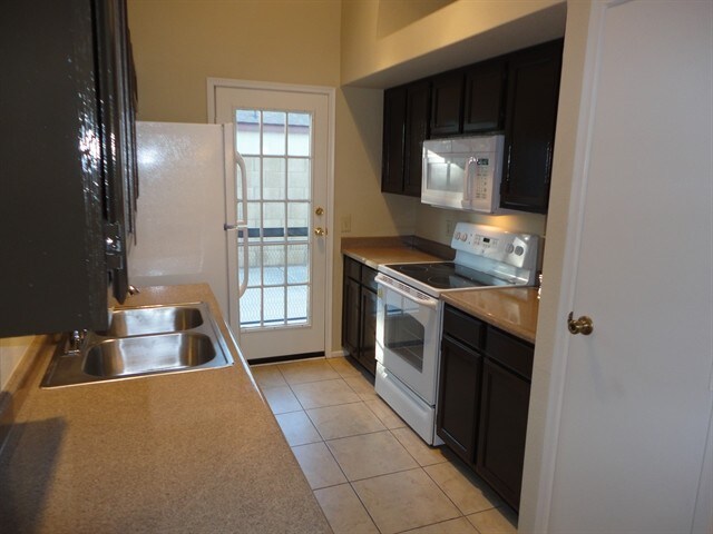 Building Photo - 3881 W Denver St