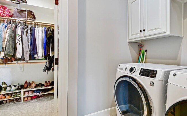 Building Photo - 4 BR/3BA | Newly Renovated Single Family Home | 3-Car Covered Parking | Back Deck