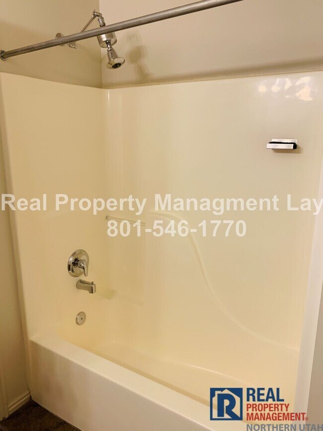 Building Photo - Cozy 2 Bedroom South Ogden Townhome Available Now!