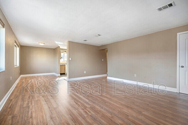 Building Photo - 29 Coulter St