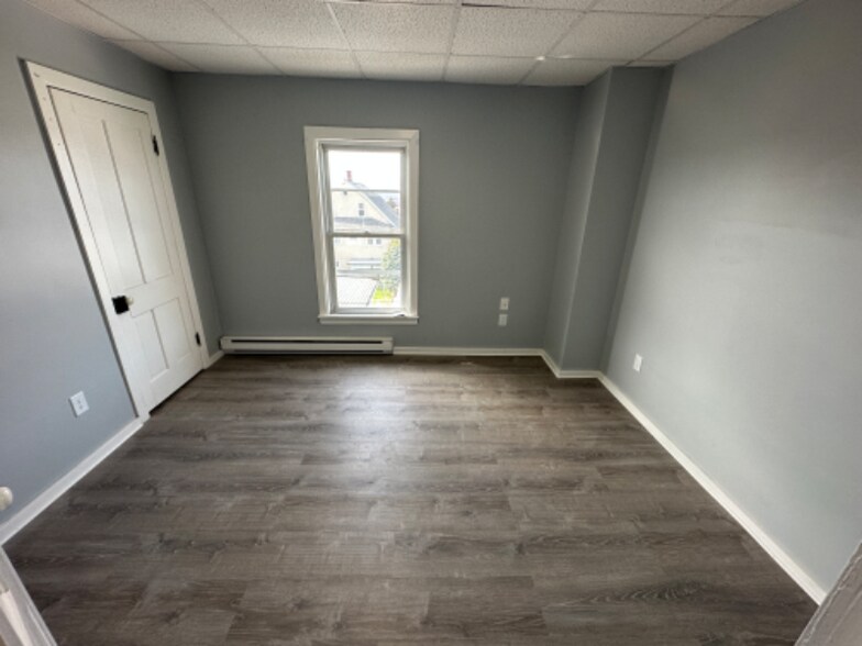 Building Photo - 618 Gibbons St