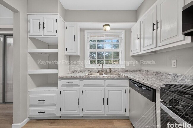 Building Photo - 4503 Leeward Dr