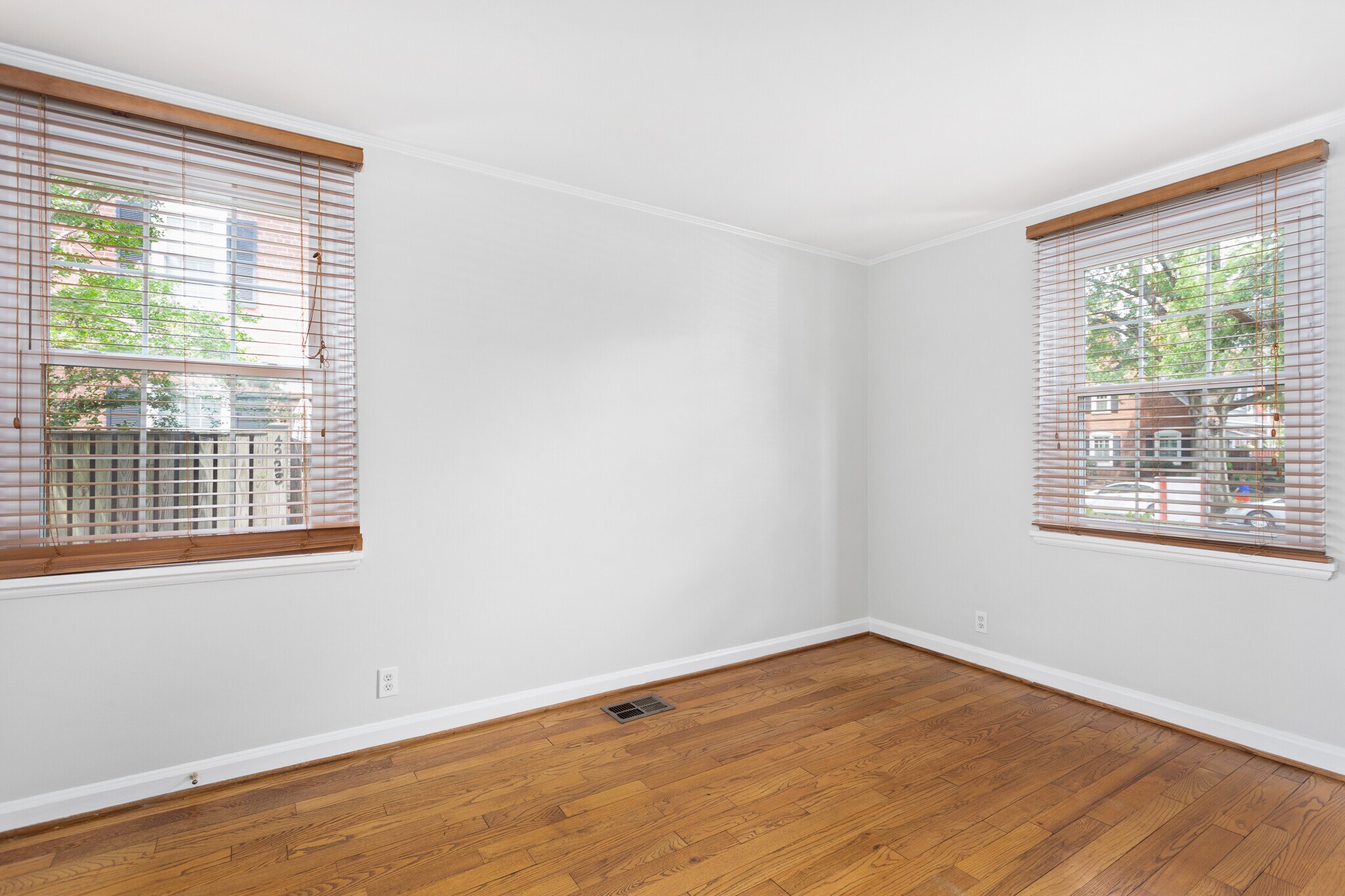 Main floor bedroom - 4218 35th St S