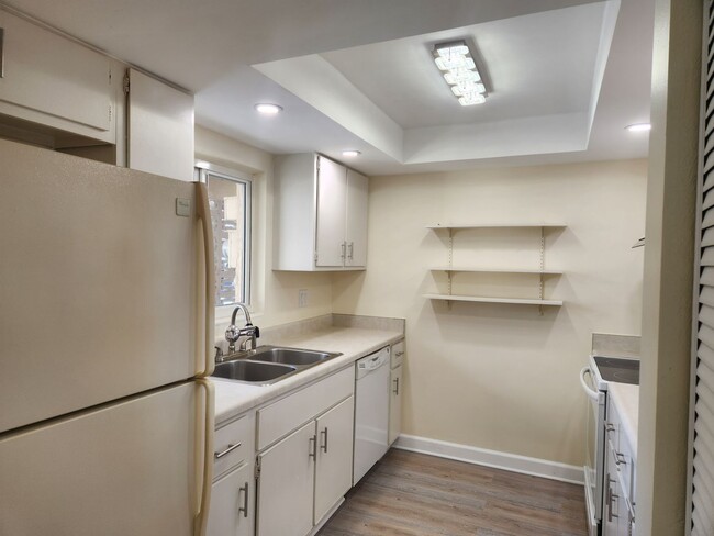 Building Photo - 2 bedroom 2 bath recent remodel Direct riv...