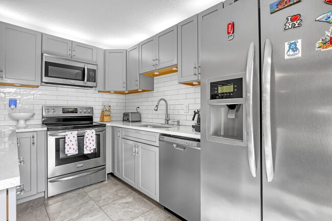 Building Photo - 712 Springdale Cir