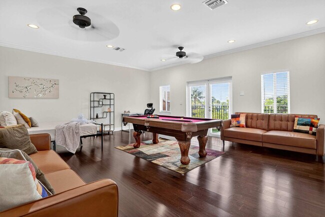 Building Photo - 1705 NE 11th St