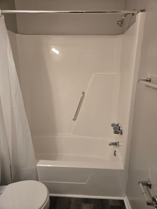 Building Photo - 2515 Camellia Dr