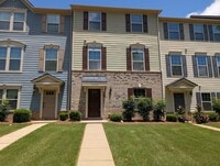 Building Photo - Move-in ready, Townhome Located in the Cit...