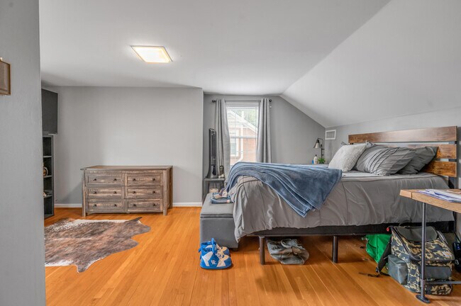 Building Photo - 653 Mt Vernon Dr