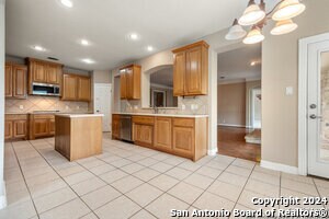 Building Photo - 410 Cadence Hill