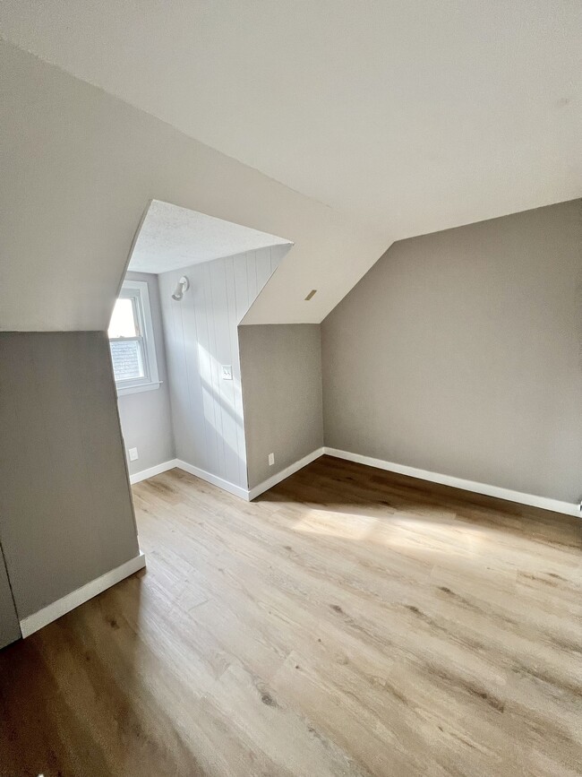 Building Photo - 121 N State St