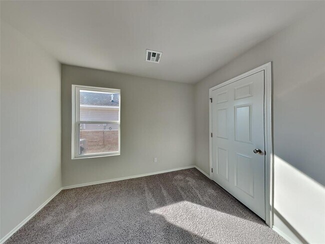 Building Photo - 1033 E Stetson Ln