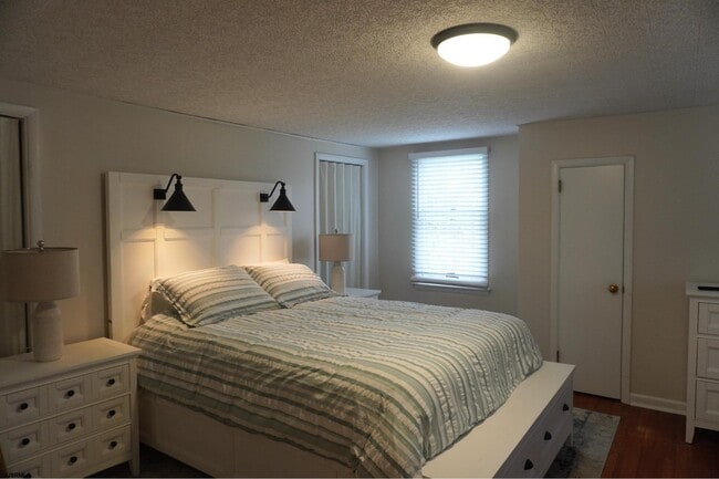 Building Photo - 101 W Meyran Ave