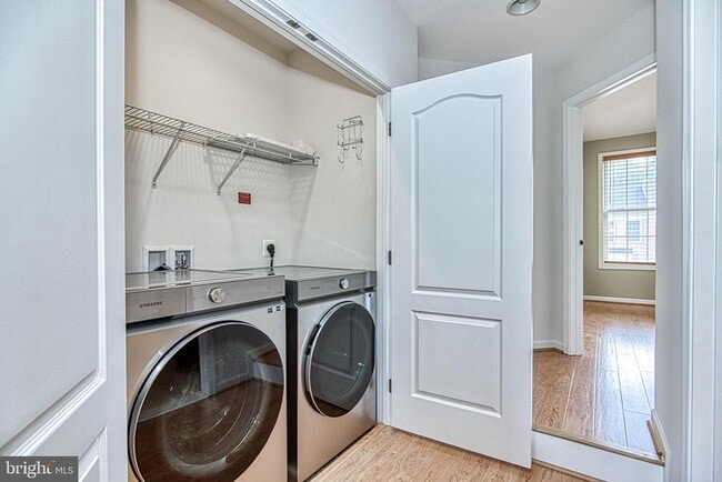 Building Photo - 208 Croft Square