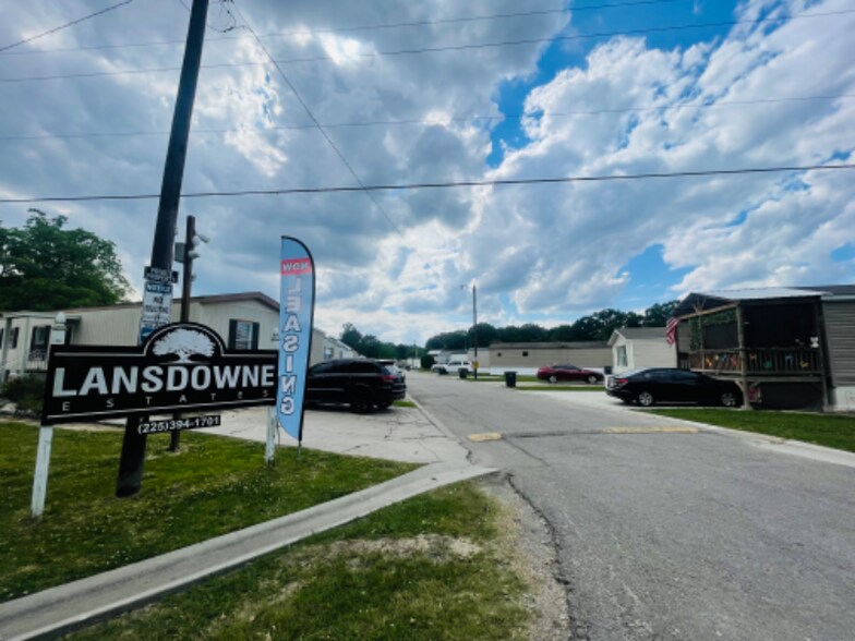 Building Photo - 9477 Lansdowne Rd