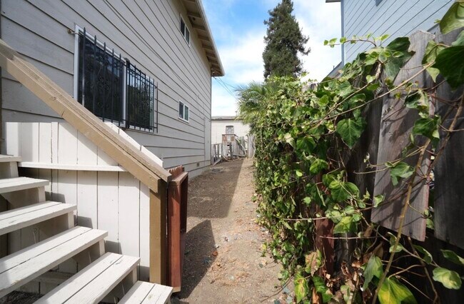 Building Photo - 100 Carolina St