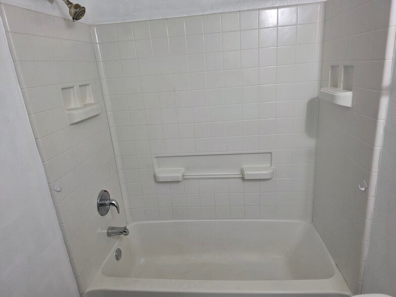 Building Photo - 1303 Edison St