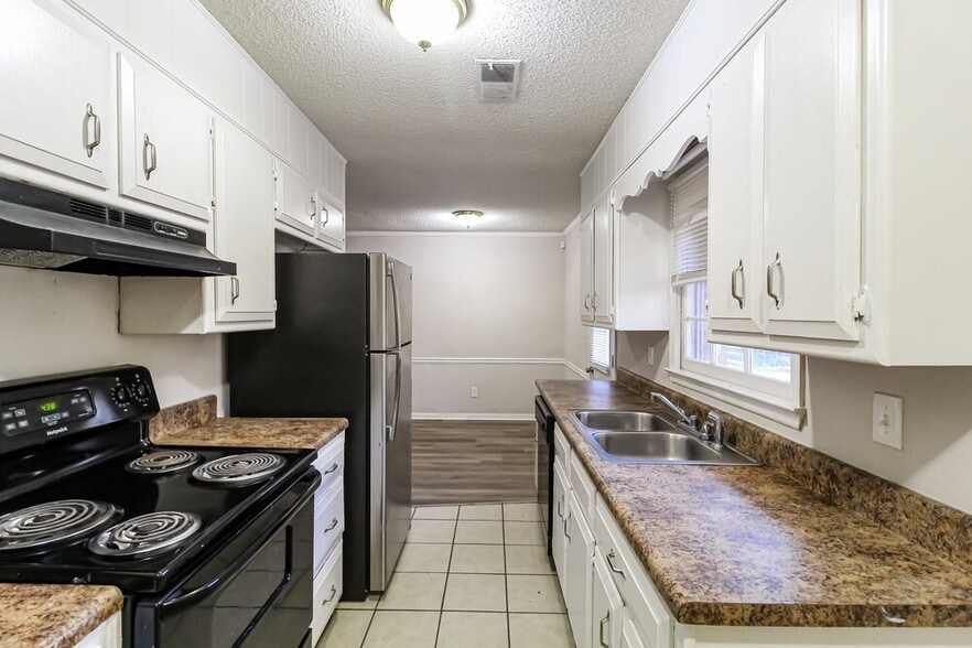 Building Photo - 5657 Estates Ct