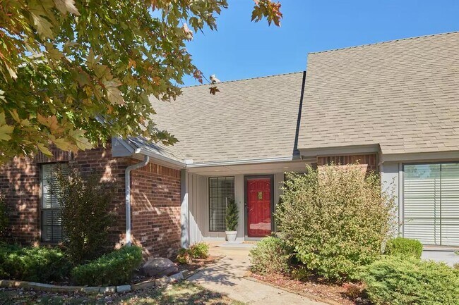 Building Photo - 2011 Trailview Ct
