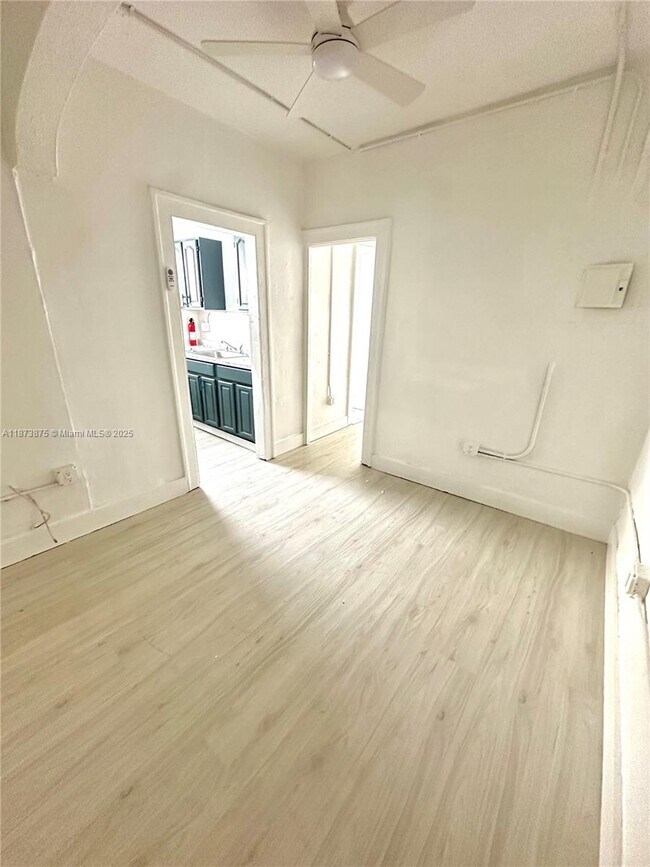 Building Photo - 967 SW 5th St