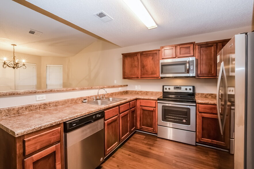Building Photo - 6356 White Hawk Ln