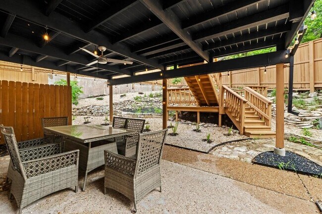 Building Photo - 3520 Highland View Dr