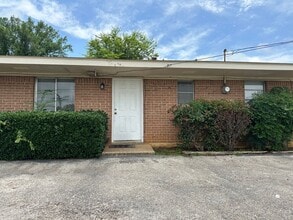 Building Photo - 210 Memory Ln