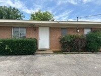 Building Photo - 210 Memory Ln