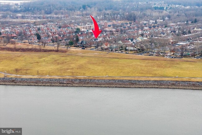 Building Photo - 12 6th Ave