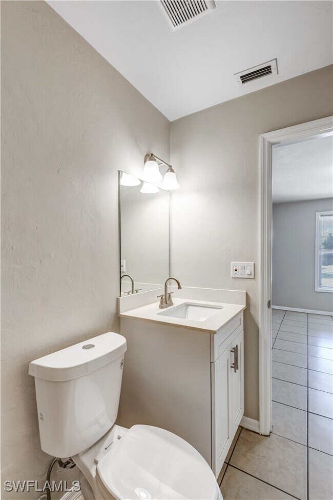 Building Photo - 5453 16th Pl SW