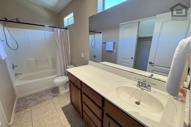 Building Photo - 2Bed/2Bath Condo in North Chandler! Ready for Immediate Move-In!