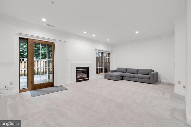Building Photo - 1038 Grand Oak Way