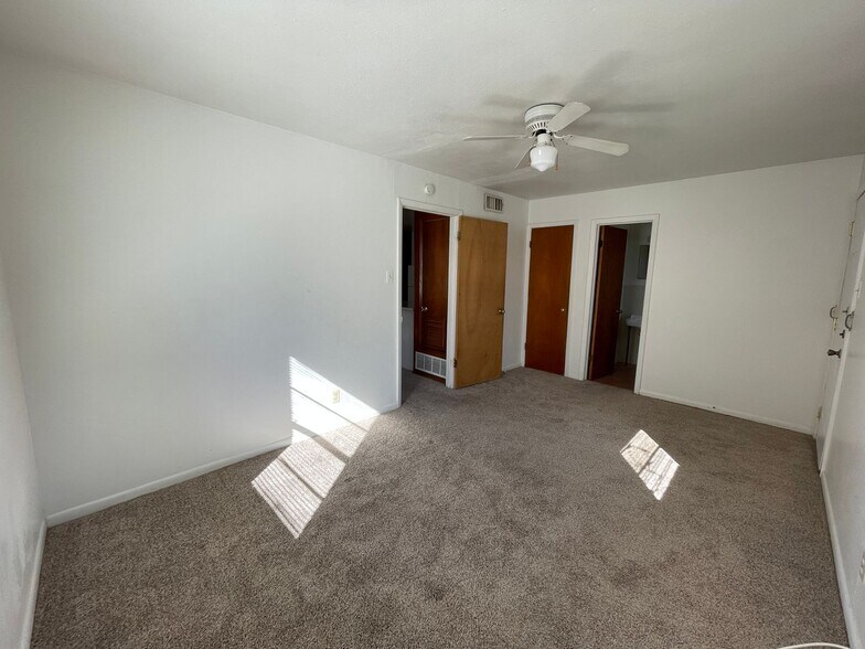 Building Photo - 1508 N W S Young Dr
