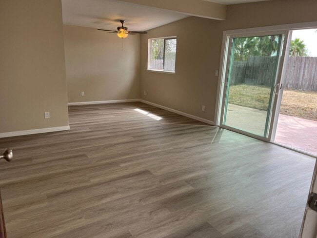 Building Photo - Updated 3BR/2BA home w/yard and garage in ...